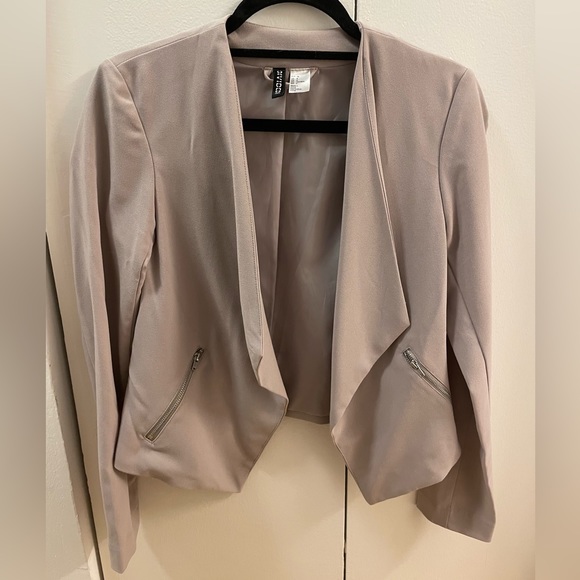 Blazer - Picture 2 of 6